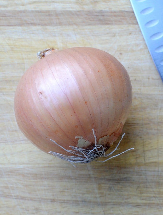 how to cut an onion without crying