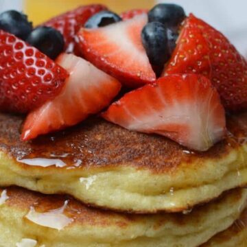 almond flour pancakes with fruit