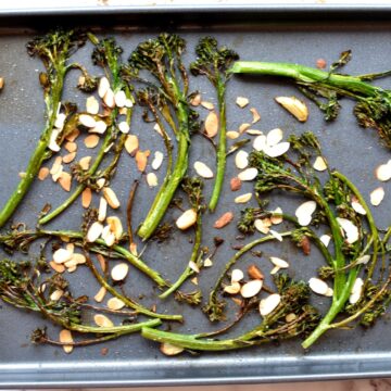 Crispy tenderstem broccoli with sliced almonds