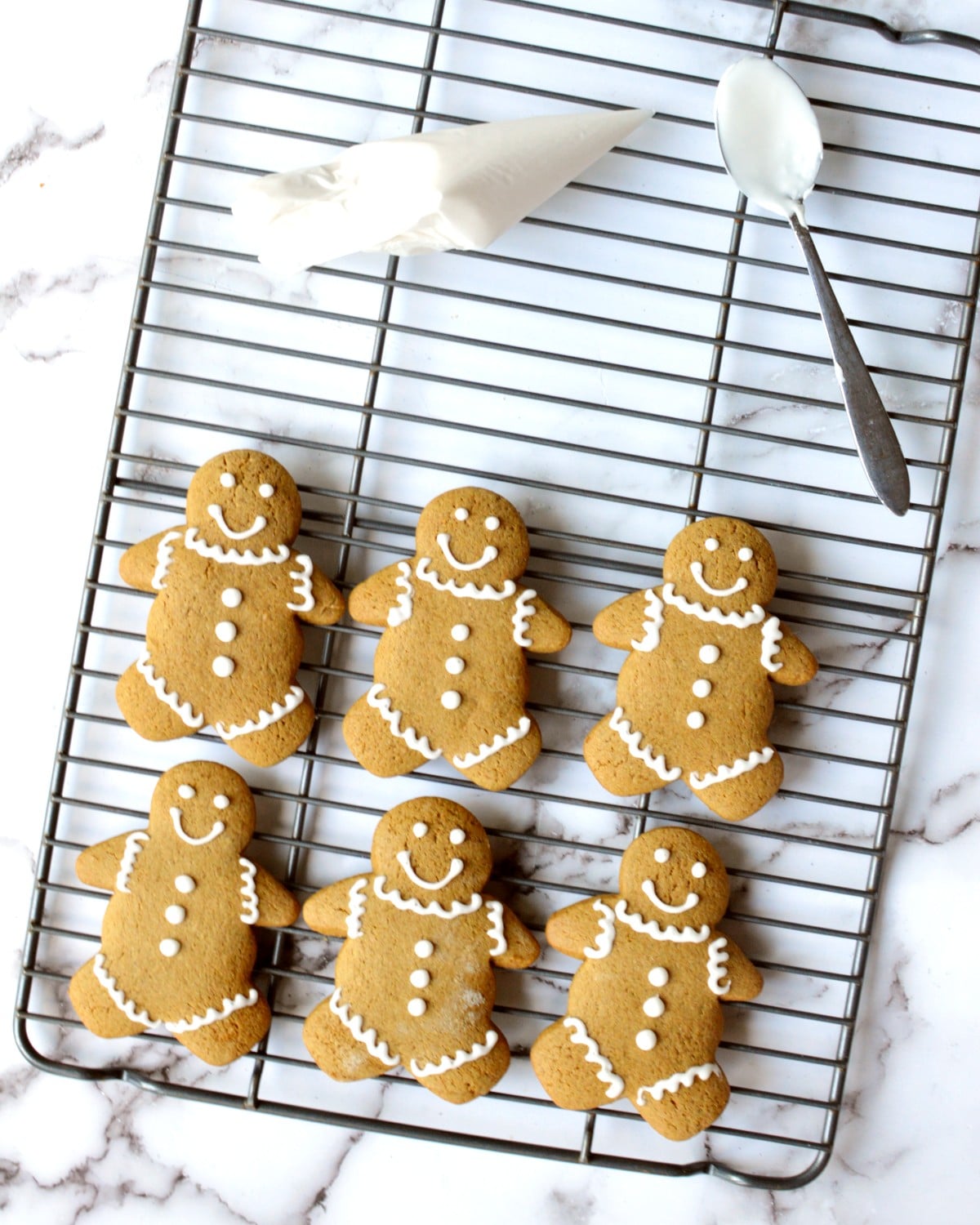 a cooling rack of gingerbread men