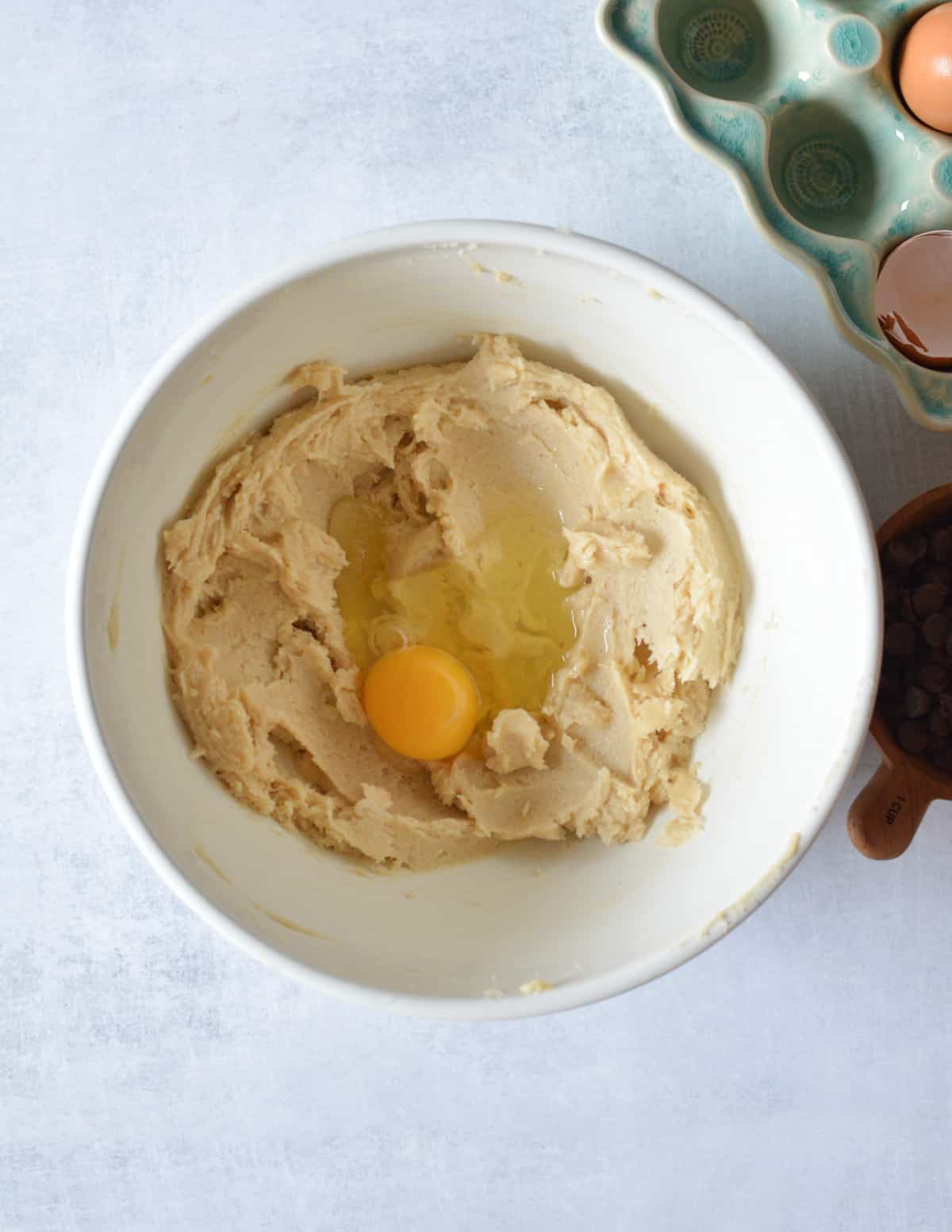 a bowl of creamed butter and sugar with an egg on top.
