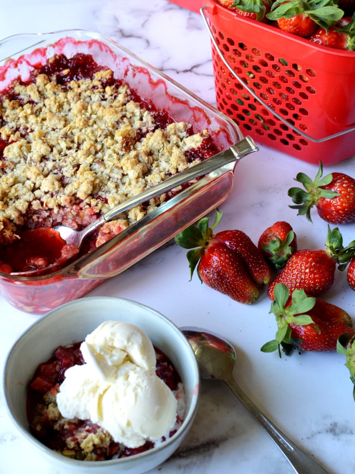 gluten free strawberry crisp with vanilla ice cream