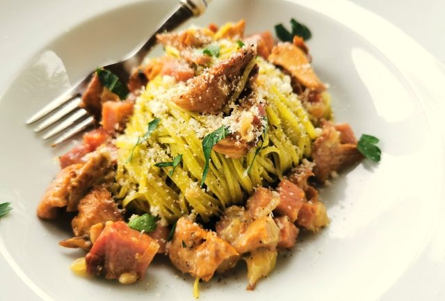 pasta with chanterelle mushrooms and pancetta