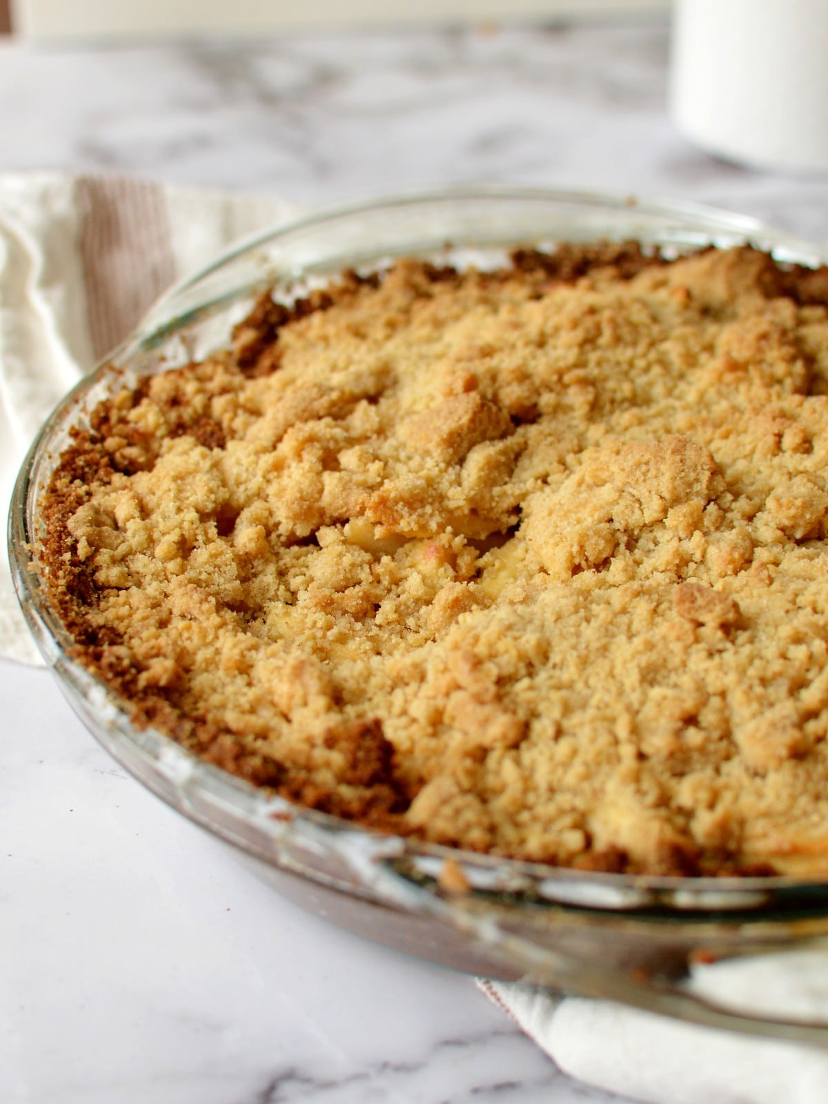 graham cracker apple pie with crumb topping