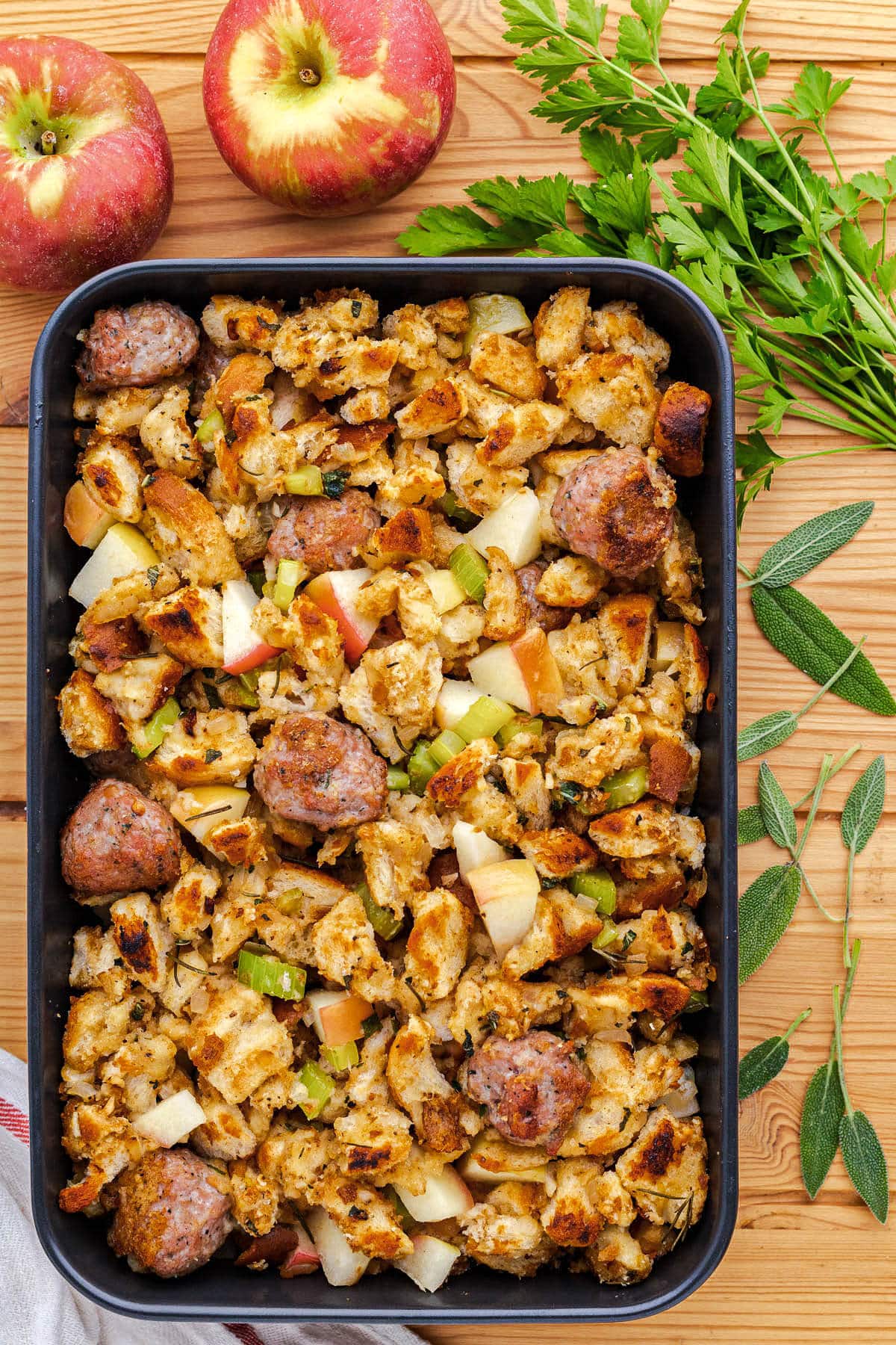 Stuffing with apples and sausage