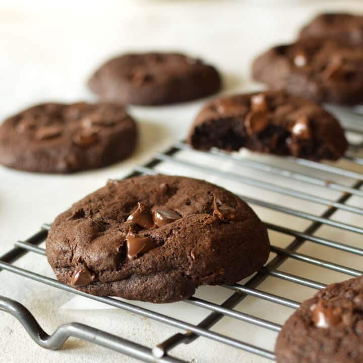 gluten free chocolate cookies on wire rack