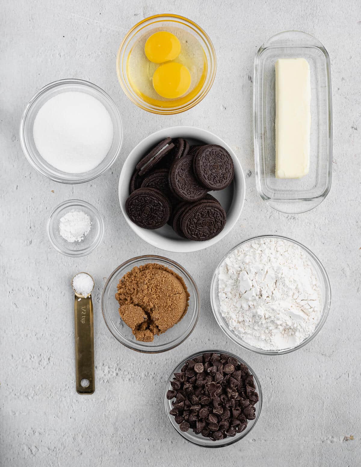 eggs, butter, Oreos, sugar, all-purpose flour, chocolate chips, brown sugar, baking powder, salt.
