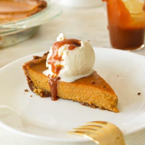 Pumpkin Pie with Graham Cracker Crust caramel and cashews