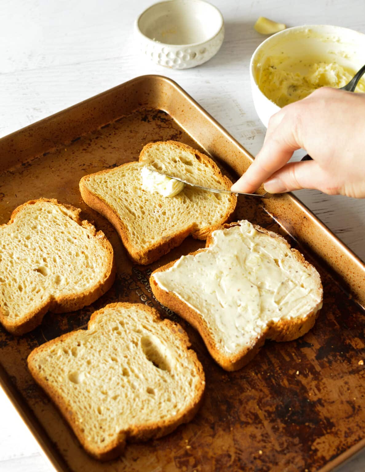 Quick Garlic Bread with Sliced Bread - caramel and cashews