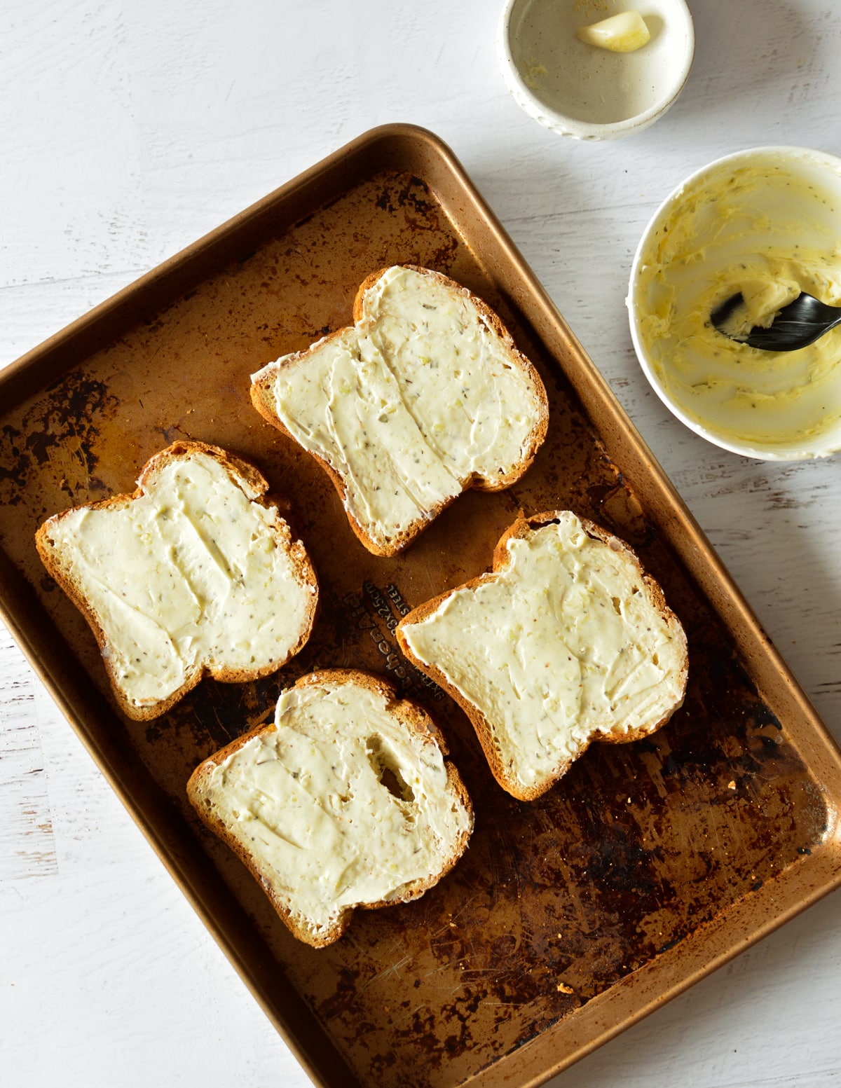 Quick Garlic Bread with Sliced Bread - caramel and cashews