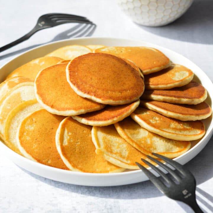a plate of silver dollar pancakes.