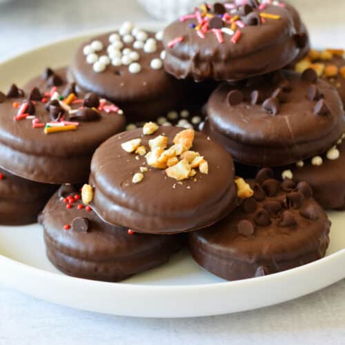 a plate of chocolate dipped ritz crackers