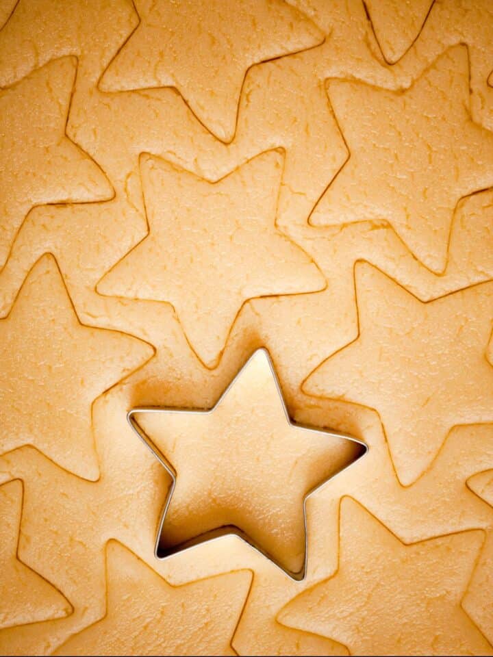 19 Fun & Festive Christmas Cookies - caramel and cashews