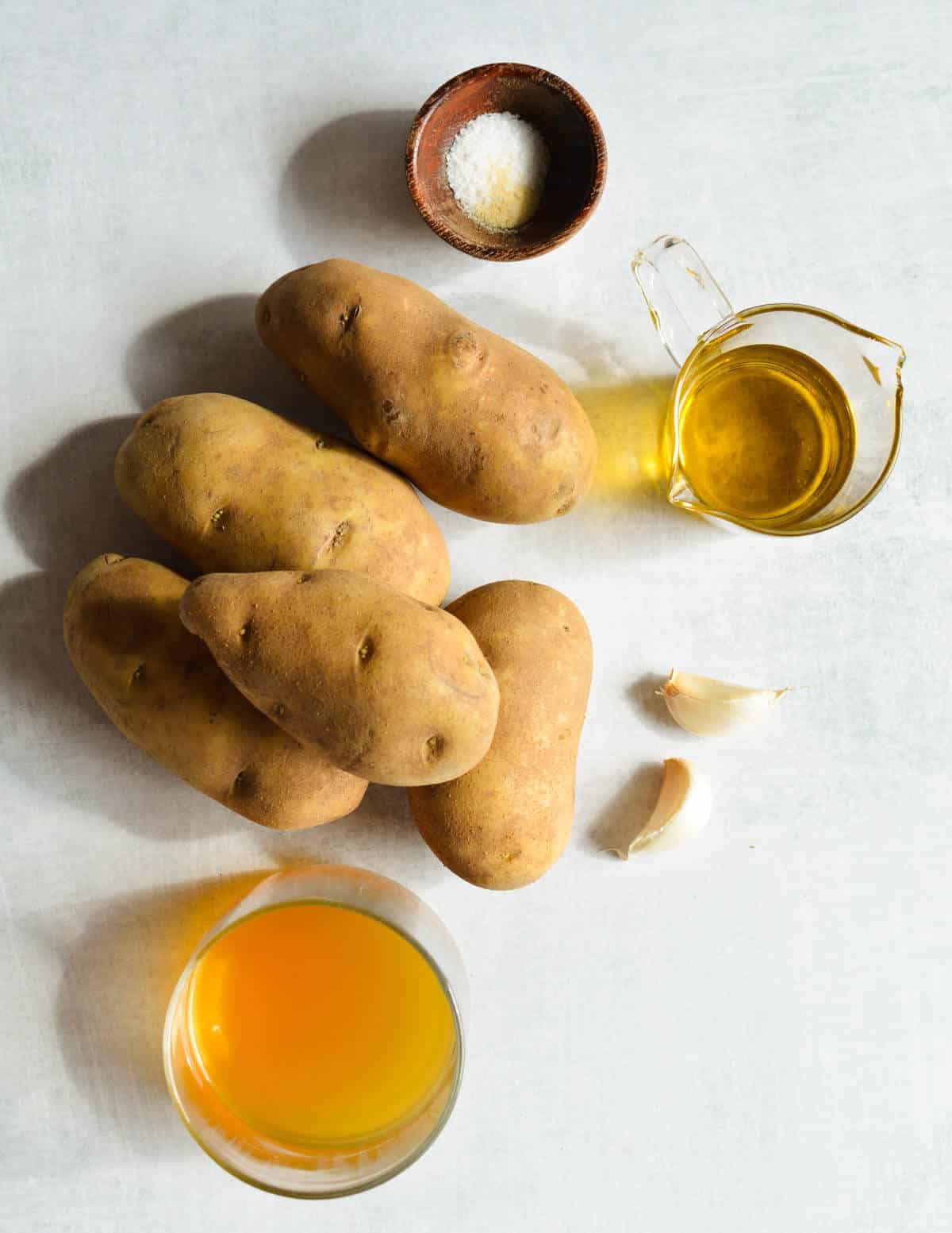 russet potatoes, olive oil, salt, onion powder, garlic, vegetable stock.