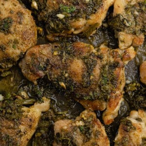 close up of chimichurri chicken thighs