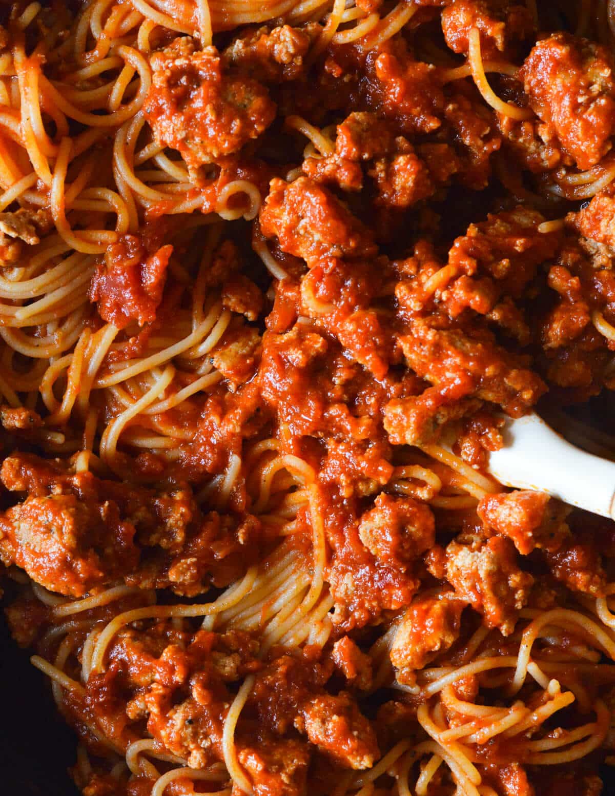 a skillet with ground turkey spaghetti in it